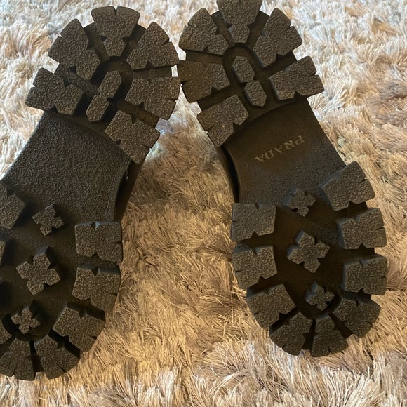 Prada - Picture 7 of 7